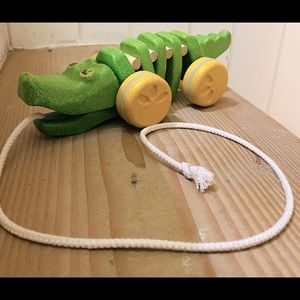 Pull toy dancing alligator